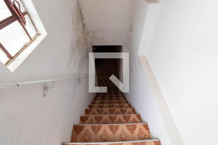 Casa à venda com 160m², 2 quartos e 2 vagas Casa à venda com 160m², 2 quartos e 2 vagasEscada