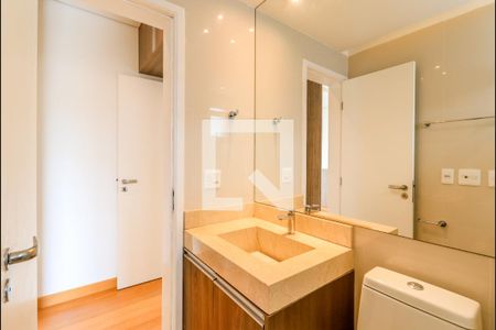 Apartamento à venda com 71m², 2 quartos e 3 vagasBanheiro da Suíte 1