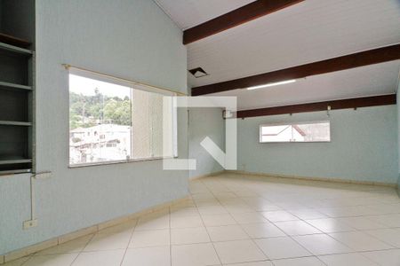 Casa à venda com 240m², 4 quartos e 2 vagas Casa à venda com 240m², 4 quartos e 2 vagasSótão