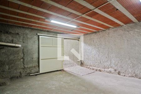 Casa à venda com 240m², 4 quartos e 2 vagas Casa à venda com 240m², 4 quartos e 2 vagasPorão