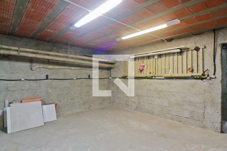 Casa à venda com 240m², 4 quartos e 2 vagas Casa à venda com 240m², 4 quartos e 2 vagasPorão