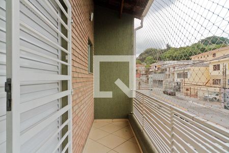 Casa à venda com 240m², 4 quartos e 2 vagas Casa à venda com 240m², 4 quartos e 2 vagasVaranda