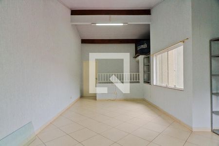 Casa à venda com 240m², 4 quartos e 2 vagas Casa à venda com 240m², 4 quartos e 2 vagasSótão