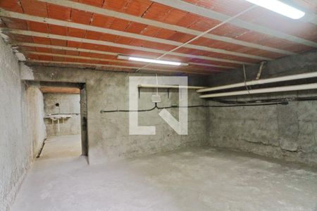 Casa à venda com 240m², 4 quartos e 2 vagas Casa à venda com 240m², 4 quartos e 2 vagasPorão