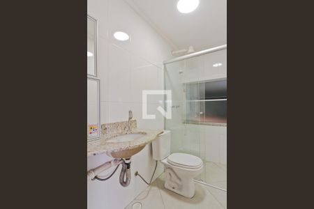 Casa à venda com 240m², 4 quartos e 2 vagas Casa à venda com 240m², 4 quartos e 2 vagasBanheiro de Serviço