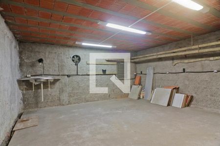 Casa à venda com 240m², 4 quartos e 2 vagas Casa à venda com 240m², 4 quartos e 2 vagasPorão