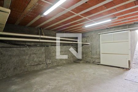 Casa à venda com 240m², 4 quartos e 2 vagas Casa à venda com 240m², 4 quartos e 2 vagasPorão