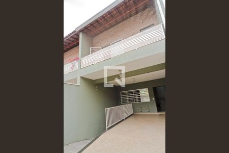 Casa à venda com 240m², 4 quartos e 2 vagas Casa à venda com 240m², 4 quartos e 2 vagasGaragem