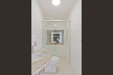 Casa à venda com 240m², 4 quartos e 2 vagas Casa à venda com 240m², 4 quartos e 2 vagasBanheiro de Serviço