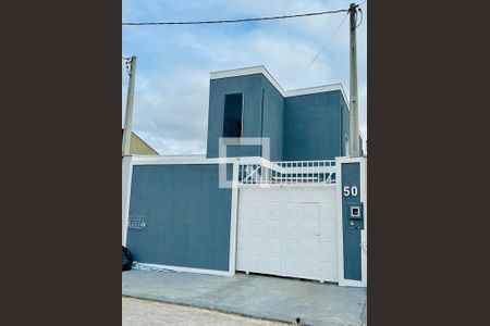 Casa à venda com 135m², 4 quartos e 2 vagas Casa à venda com 135m², 4 quartos e 2 vagasFachada