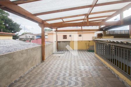 Casa à venda com 250m², 3 quartos e 4 vagas Casa à venda com 250m², 3 quartos e 4 vagasTerraço