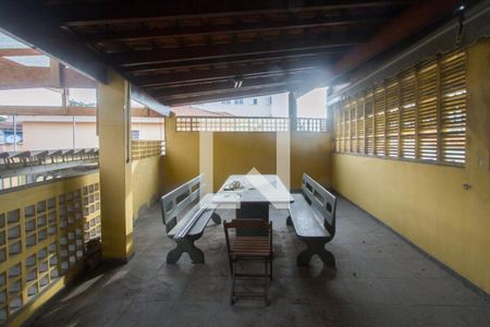 Casa à venda com 250m², 3 quartos e 4 vagas Casa à venda com 250m², 3 quartos e 4 vagasTerraço