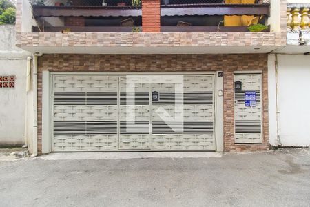 Casa para alugar com 100m², 3 quartos e 1 vagaFachada + Plaquinha