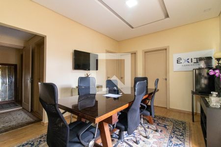 Sala de casa para alugar com 5 quartos, 304m² em Cambuí, Campinas