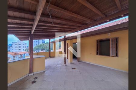 Casa à venda com 700m², 4 quartos e 8 vagasVaranda