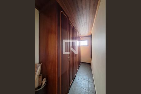 Casa à venda com 700m², 4 quartos e 8 vagasCloset Quarto 4