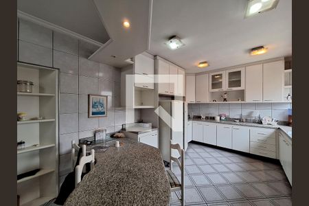 Casa à venda com 700m², 4 quartos e 8 vagasCozinha