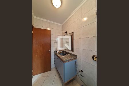 Casa à venda com 700m², 4 quartos e 8 vagasBanheiro Quarto 1