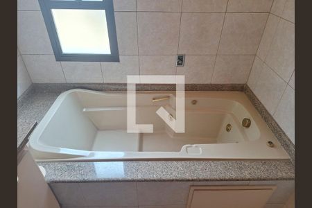 Casa à venda com 700m², 4 quartos e 8 vagasBanheiro Quarto 2