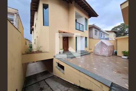 Casa à venda com 700m², 4 quartos e 8 vagasFachada