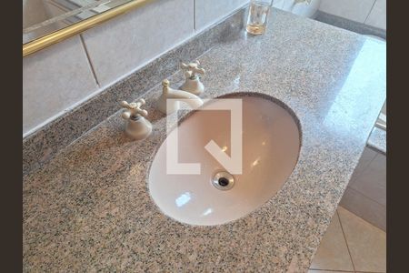 Casa à venda com 700m², 4 quartos e 8 vagasBanheiro Quarto 2