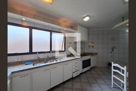 Casa à venda com 700m², 4 quartos e 8 vagasCozinha