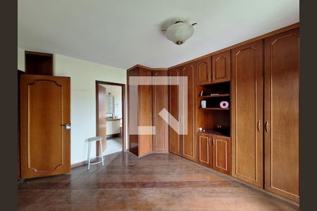 Casa à venda com 700m², 4 quartos e 8 vagasQuarto 2