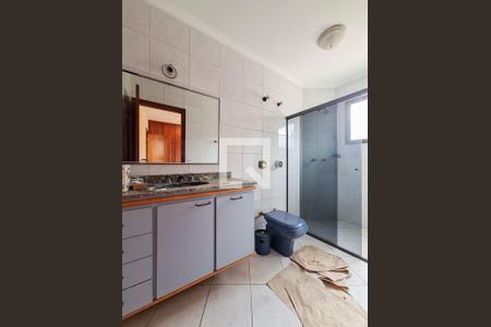 Casa à venda com 700m², 4 quartos e 8 vagasBanheiro Quarto 1