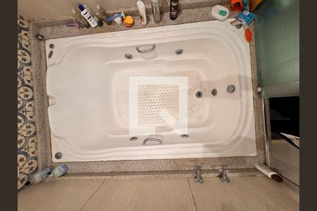 Apartamento à venda com 150m², 4 quartos e 2 vagasBanheiro da suíte 