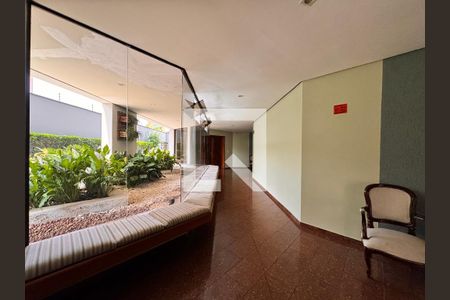 Apartamento à venda com 150m², 4 quartos e 2 vagasHall social