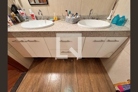 Apartamento à venda com 150m², 4 quartos e 2 vagasBanheiro da suíte 