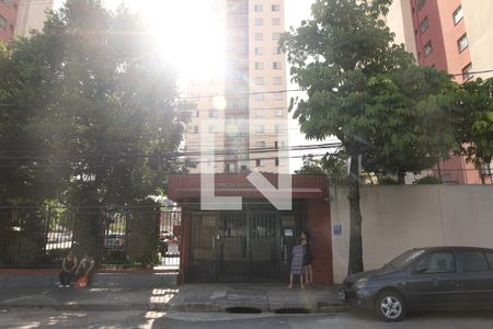 Apartamento para alugar com 50m², 2 quartos e 1 vagaFachada do condomínio - Placa instalada no muro do condomínio