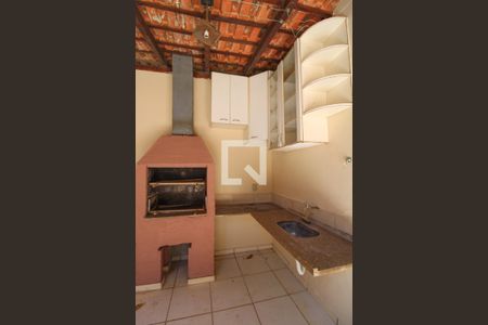 Casa à venda com 330m², 2 quartos e 2 vagas Casa à venda com 330m², 2 quartos e 2 vagasÁrea externa