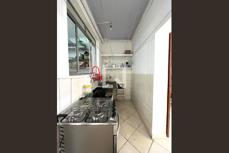 Cozinha  de casa para alugar com 2 quartos, 45m² em Vila Guarani (zona Sul), São Paulo