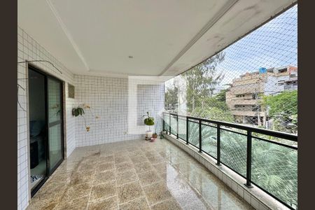 Apartamento à venda com 130m², 3 quartos e 3 vagasVaranda