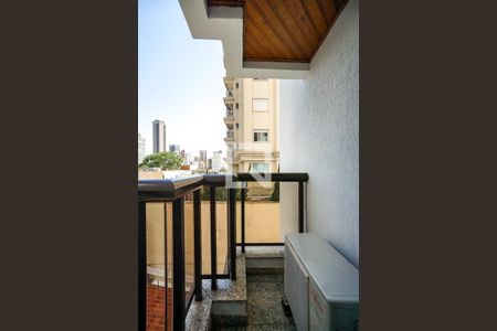 Apartamento para alugar com 122m², 3 quartos e sem vaga Apartamento para alugar com 122m², 3 quartos e sem vagaVaranda