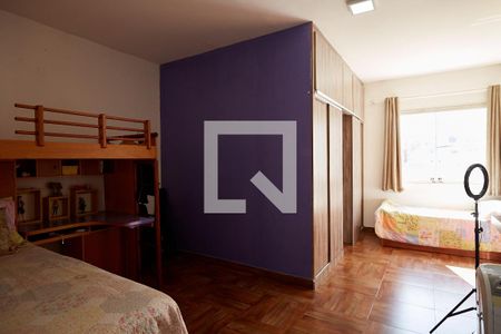 Casa à venda com 280m², 6 quartos e 2 vagasQuarto 