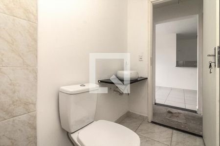 banheiro social_3 de apartamento para alugar com 2 quartos, 50m² em Vila Moinho Velho, São Paulo