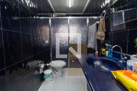 Casa à venda com 250m², 5 quartos e 2 vagasCasa 1: Banheiro da Suíte