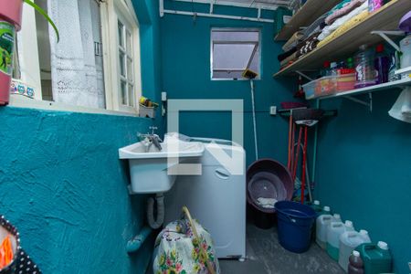 Casa à venda com 250m², 5 quartos e 2 vagasCasa 1: Área de Serviço