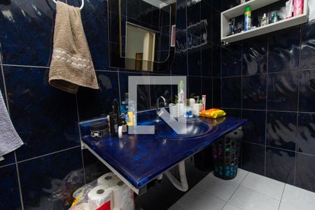 Casa à venda com 250m², 5 quartos e 2 vagasCasa 1: Banheiro da Suíte