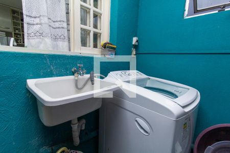 Casa à venda com 250m², 5 quartos e 2 vagasCasa 1: Área de Serviço