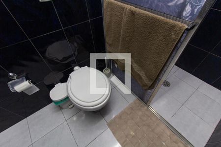 Casa à venda com 250m², 5 quartos e 2 vagasCasa 1: Banheiro da Suíte