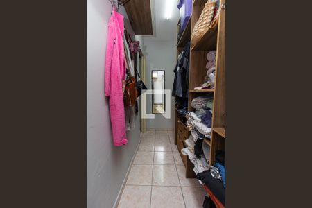 Casa à venda com 250m², 5 quartos e 2 vagasCasa 1: Closet