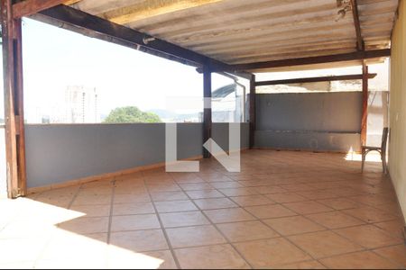 Casa à venda com 243m², 3 quartos e 3 vagasDetalhe - Varanda