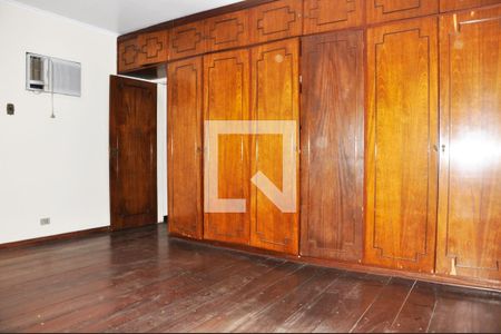 Casa à venda com 243m², 3 quartos e 3 vagasDetalhe - Quartos 01