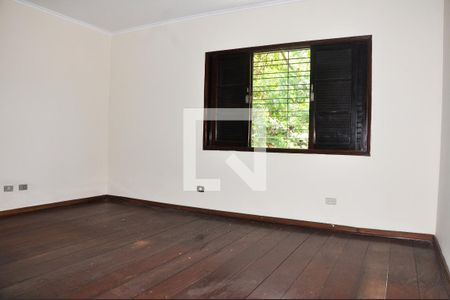 Casa à venda com 243m², 3 quartos e 3 vagasDetalhe - Quartos 01