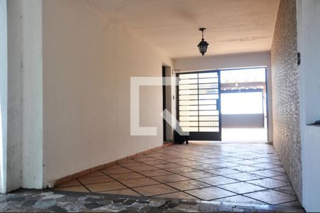 Casa à venda com 243m², 3 quartos e 3 vagasHall de entrada