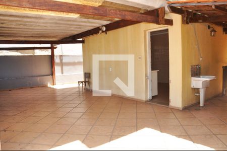 Casa à venda com 243m², 3 quartos e 3 vagasDetalhe - Varanda