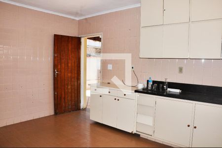 Casa à venda com 243m², 3 quartos e 3 vagasDetalhe - Cozinha